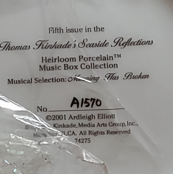 Thomas Kinkade Fifth issue Seaside Reflections music box collection - Picture 3 of 10